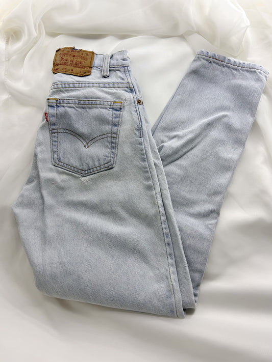 Light Wash Levi Jeans