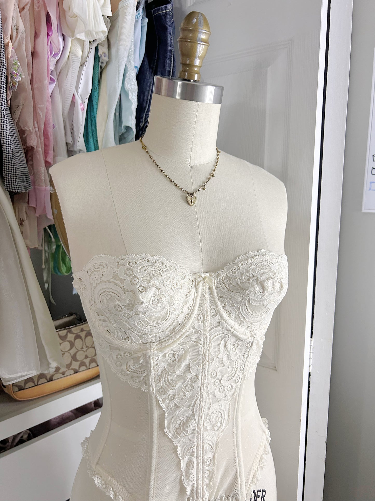 Vintage VS Strapless Ivory Lace Bustier Top