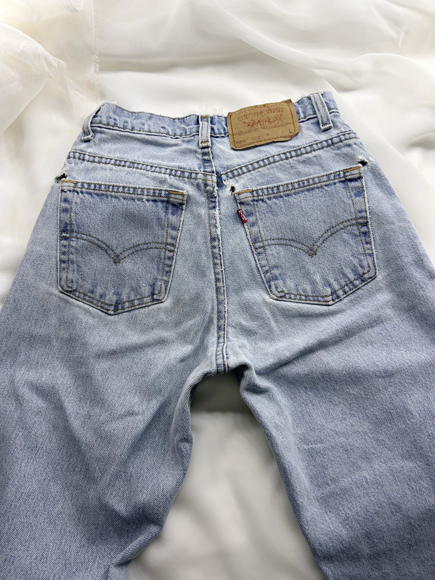 Light wash Vintage 550 Levi’s Relaxed Fit Tapered Leg