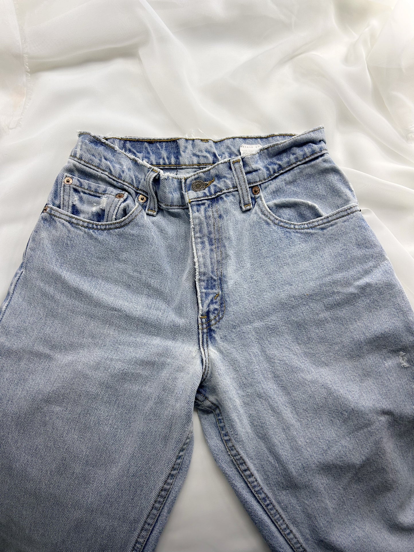 Light wash Vintage 550 Levi’s Relaxed Fit Tapered Leg